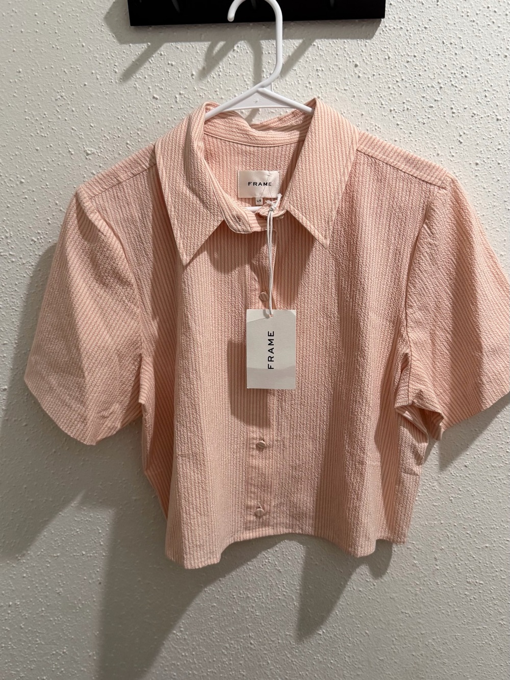 FRAME DEMIN Pink and Cream Striped Cropped Button Shirt
